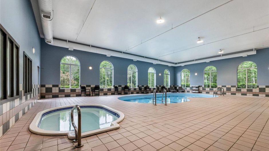 Days Inn & Suites Thunder Bay Pool
