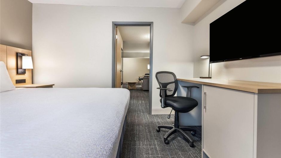 Days Inn & Suites Thunder Bay Suite