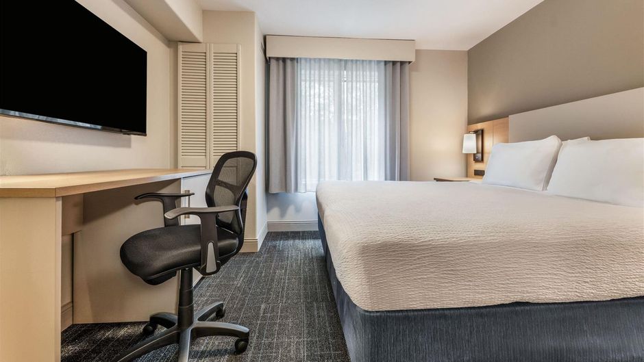 Days Inn & Suites Thunder Bay Suite