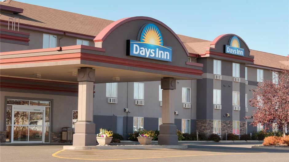 Days Inn & Suites Thunder Bay Exterior