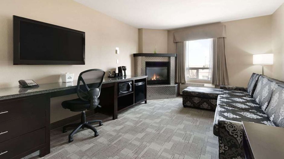 Days Inn Medicine Hat Suite