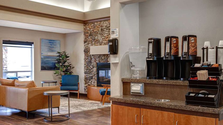Days Inn Medicine Hat Lobby