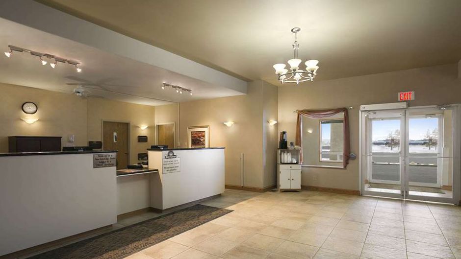 Days Inn Moose Jaw Lobby