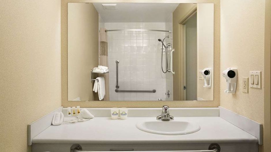 Days Inn Moose Jaw Room