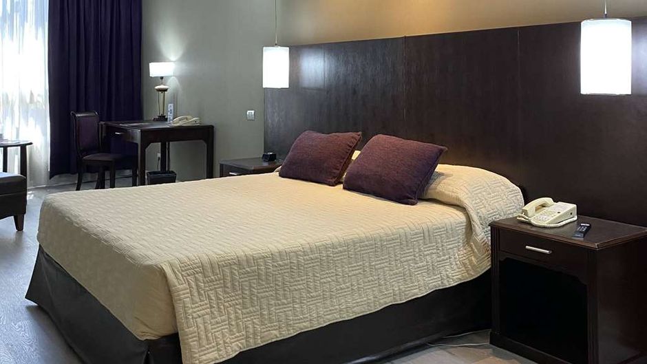 Howard Johnson Plaza Florida Street Room