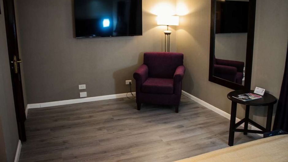 Howard Johnson Plaza Florida Street Room