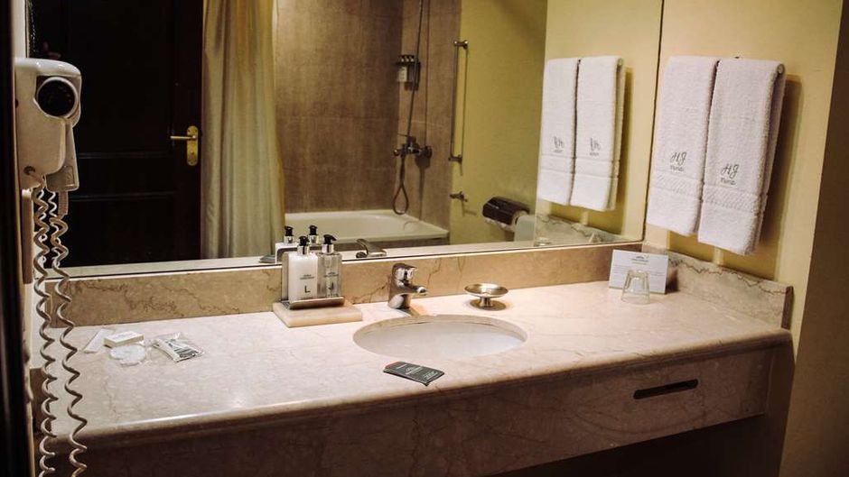 Howard Johnson Plaza Florida Street Room
