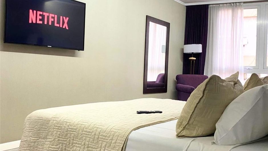 Howard Johnson Plaza Florida Street Room