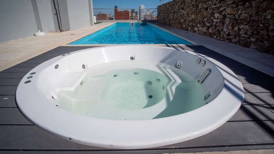 Howard Johnson Hotel Rosario Pool