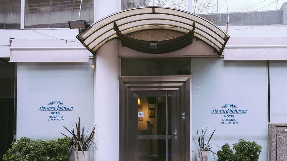 Howard Johnson Hotel Rosario Exterior