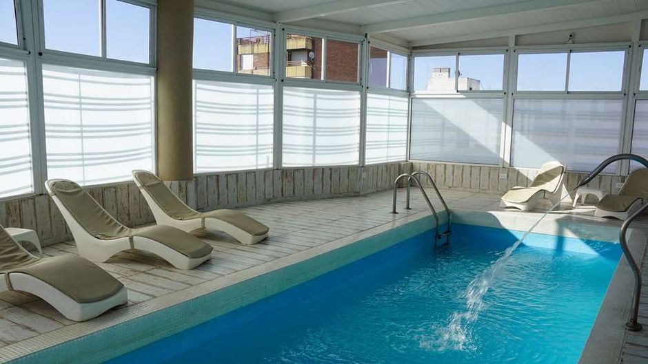 Howard Johnson Hotel Rosario Pool