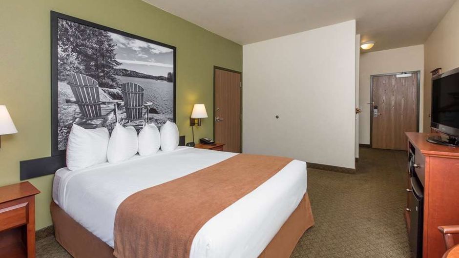 Super 8 Amherst Room