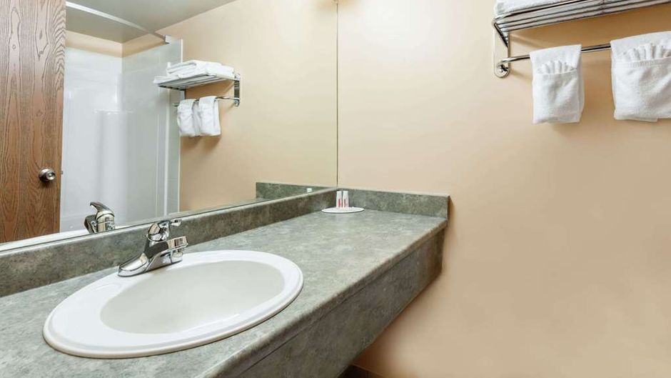 Super 8 Caraquet Room