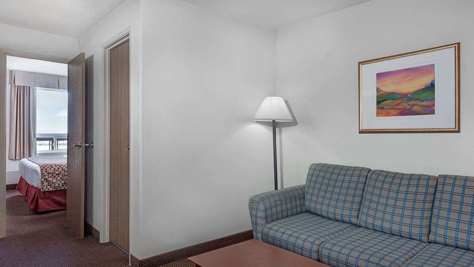 Super 8 Caraquet Room
