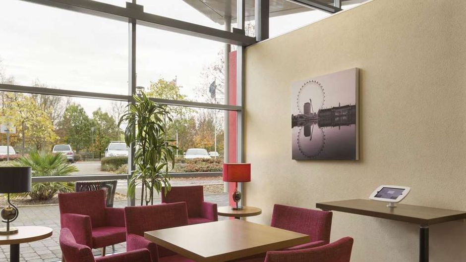Ramada London North M1 Lobby