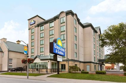 Days Inn & Suites Niagara Falls Centre