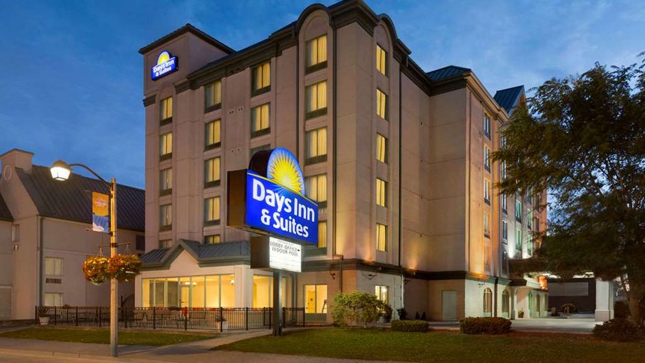 Days Inn & Suites Niagara Falls Centre Exterior