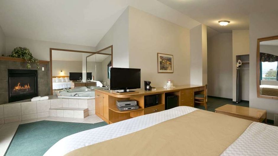 Ramada Limited Merritt Suite