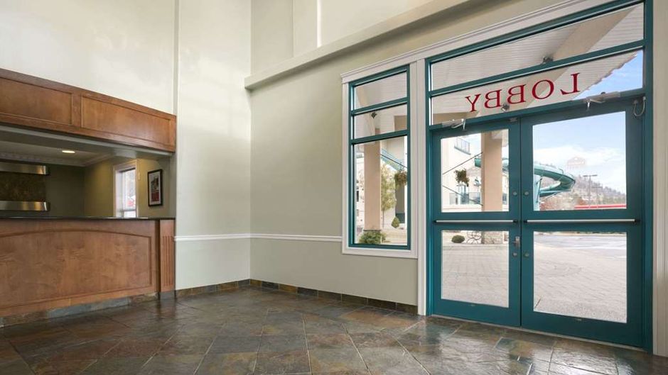 Ramada Limited Merritt Lobby
