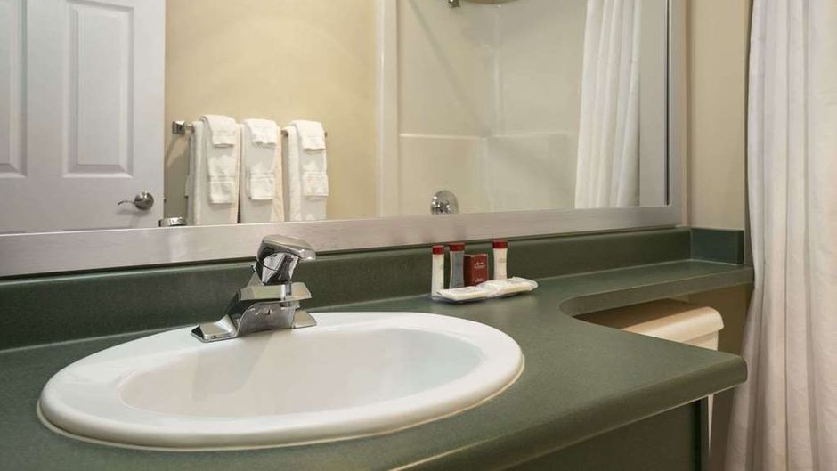 Ramada Limited Merritt Room