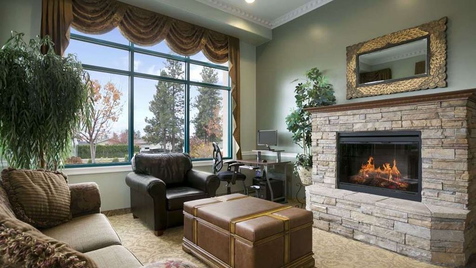 Ramada Limited Merritt Lobby