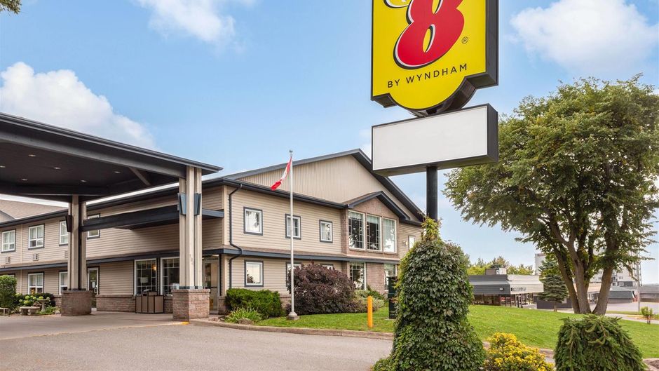 Super 8 Sault Ste Marie Exterior