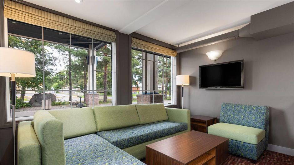 Super 8 Sault Ste Marie Lobby