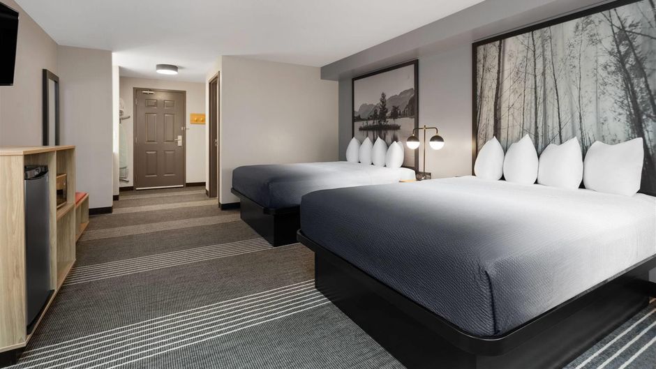 Super 8 Sault Ste Marie Room