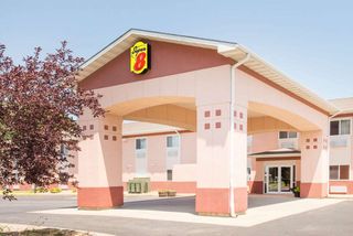 Super 8 Iola KS
