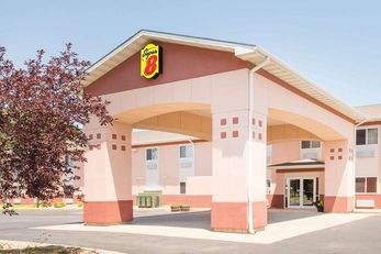 Super 8 Iola KS