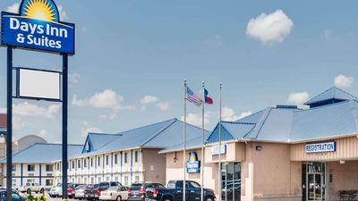 Days Inn & Suites Laredo