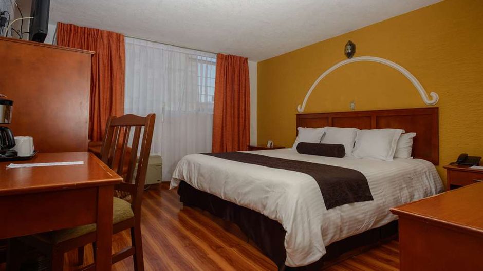 Howard Johnson Calle Real Morelia Room