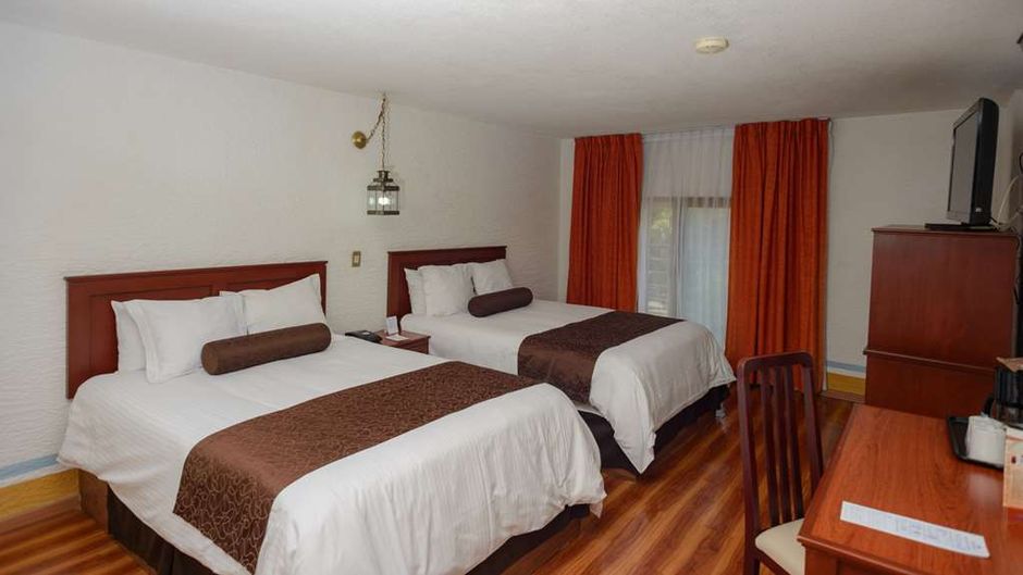 Howard Johnson Calle Real Morelia Room