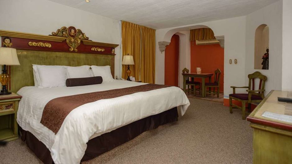 Howard Johnson Calle Real Morelia Suite