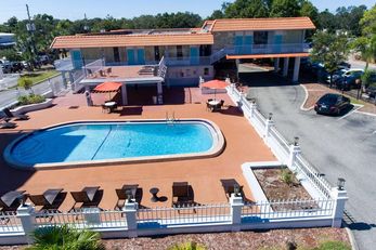 Howard Johnson Inn and Suites Clearwater