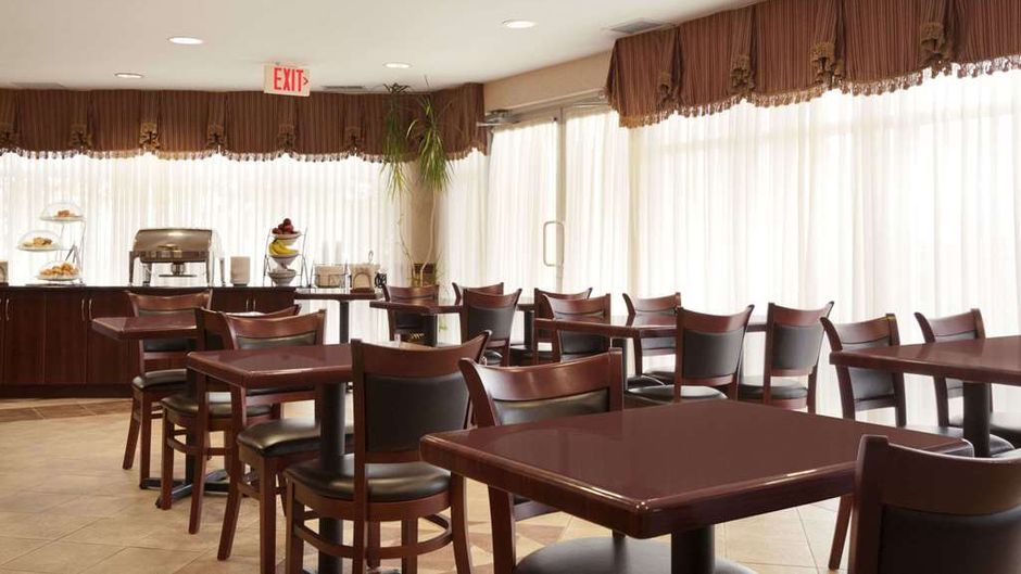 Days Inn & Suites Langley Restaurant