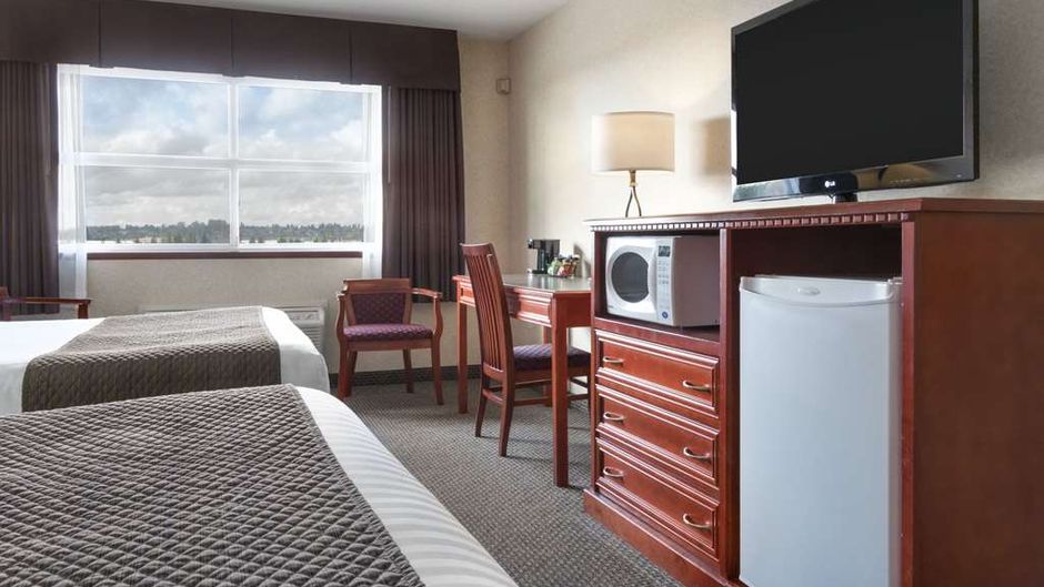 Days Inn & Suites Langley Room