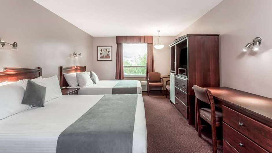 Super 8 Lake Country/Winfield Area Room