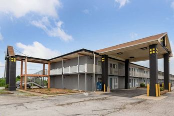Super 8 Millbury/Toledo