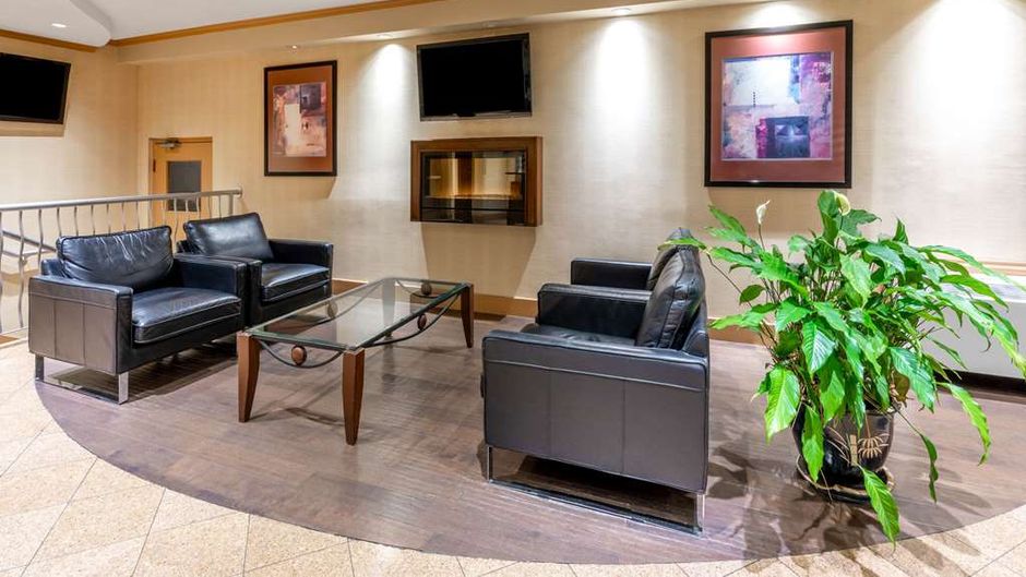 Ramada Coquitlam Lobby