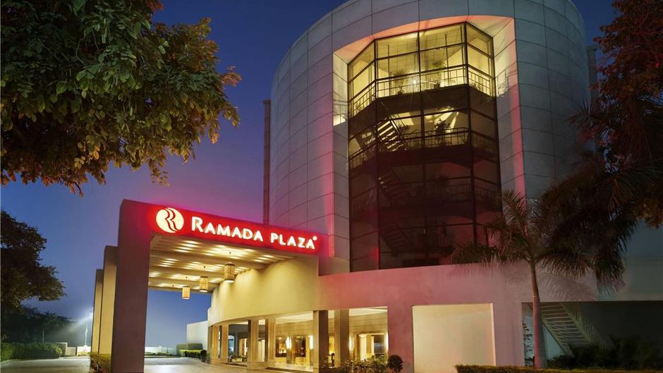 Ramada Plaza JHV Exterior