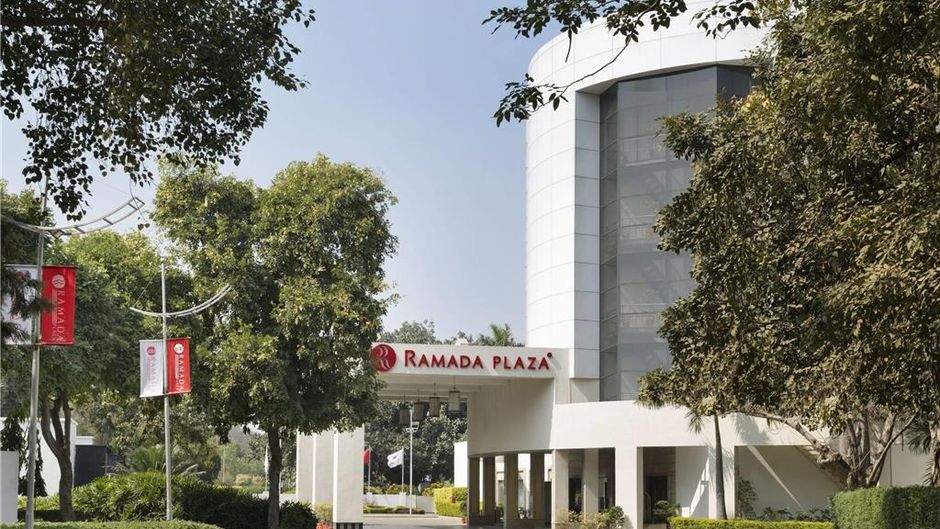 Ramada Plaza JHV Exterior