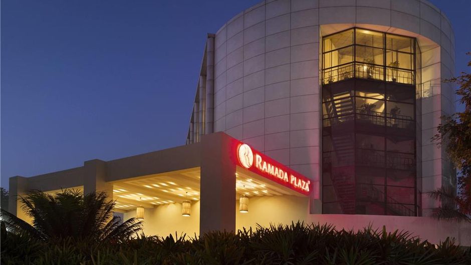 Ramada Plaza JHV Exterior