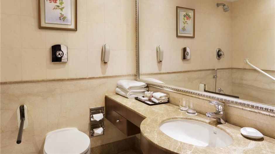 Ramada Plaza JHV Room