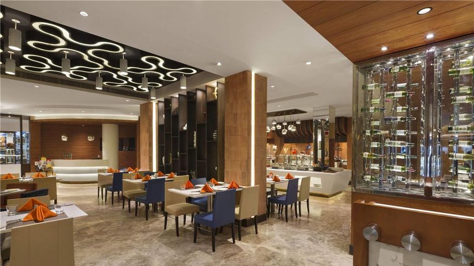 Ramada Plaza JHV Restaurant