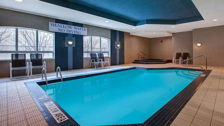 Days Inn & Suites Collingwood Pool