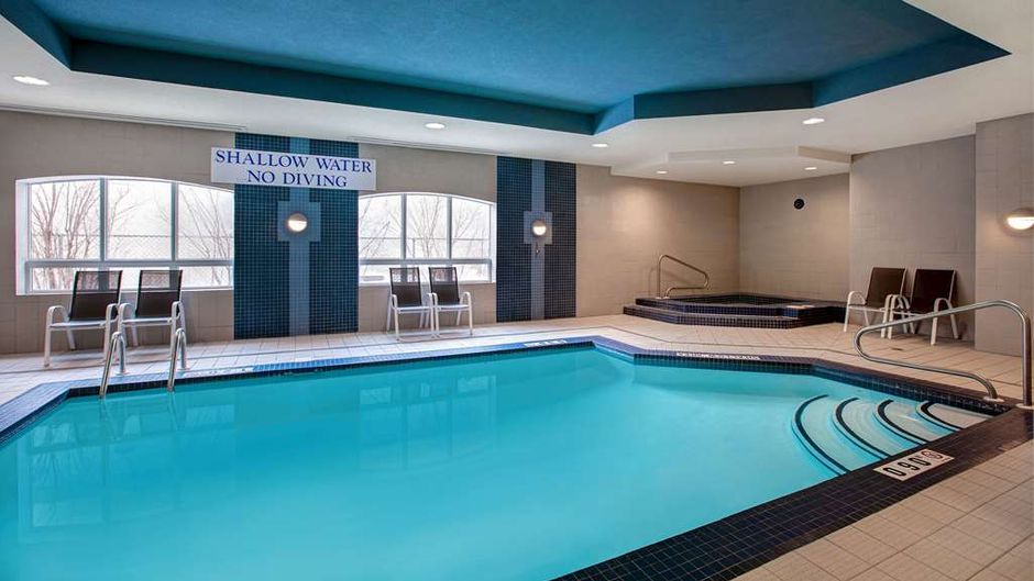 Days Inn & Suites Collingwood Pool