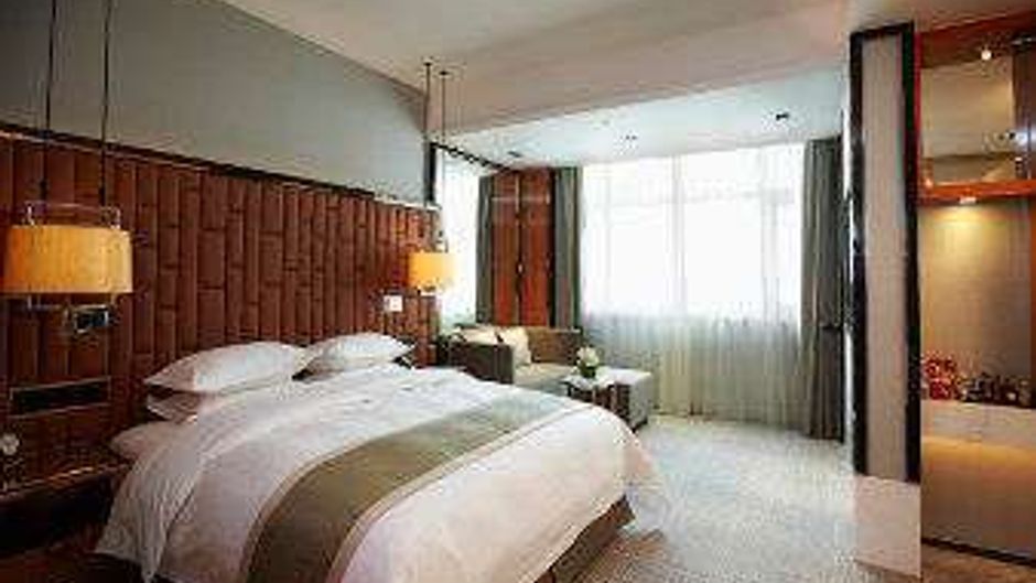 Ramada Pudong Airport Room