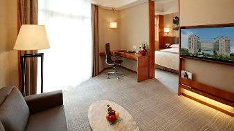 Ramada Pudong Airport Suite