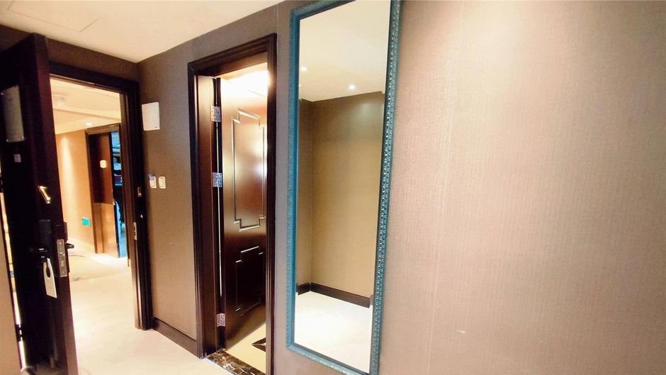 Ramada Plaza Tian Lu Hotel Room